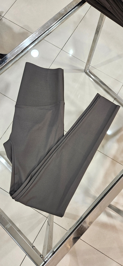Essential Legging 